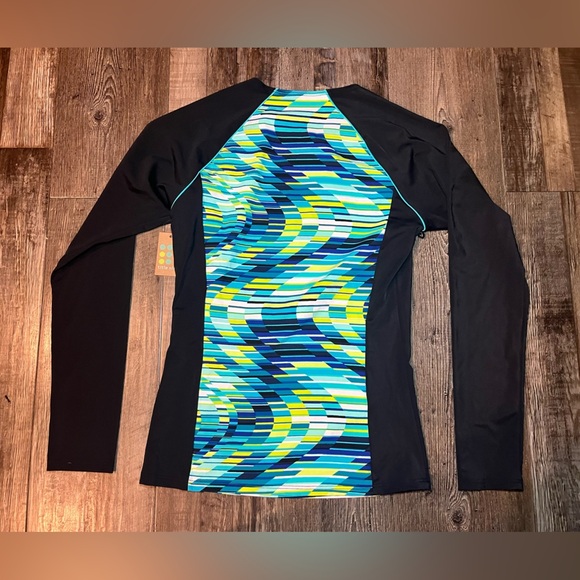 Title Nine NWT Multicolor Green Blue Rash Guard Size Large - Picture 4 of 4